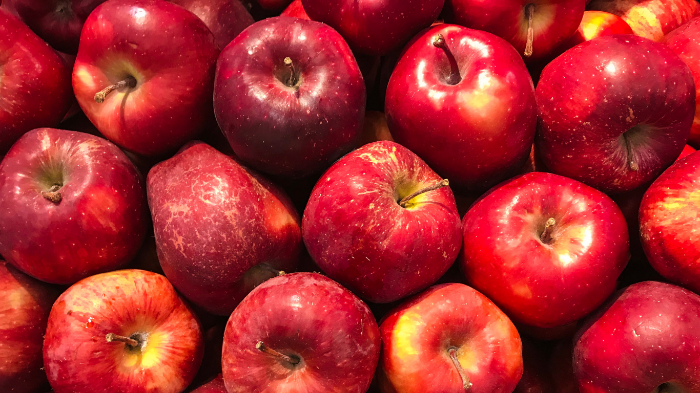 Manzanas frescas de distintas variedades